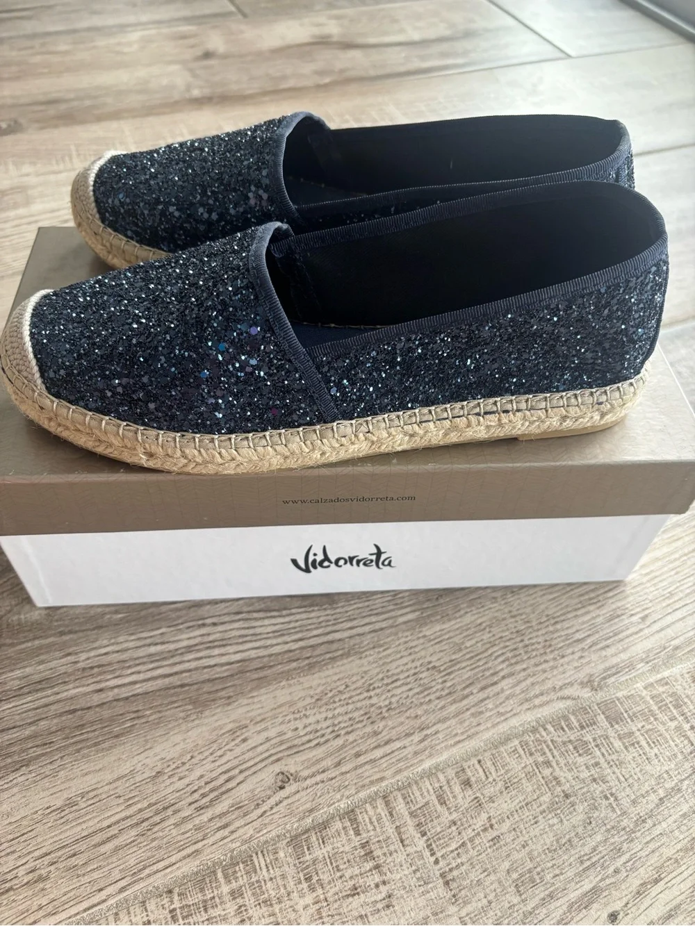 Vidoretta Navy Glitter Espadrille Flats size 38 new in box
